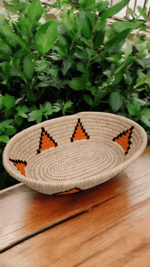 Handwoven Sabai Grass Serving Tray – Tribal Triangle Design