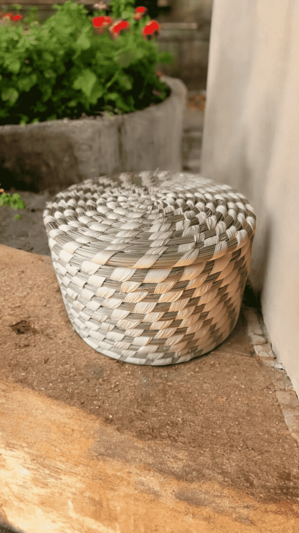 01OD015_1 Handmade Mini Basket