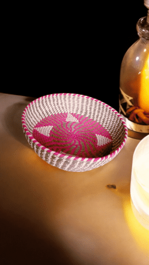 01OD018_2 Handwoven Sabai Grass Decorative Tray – Pink Spiral Design