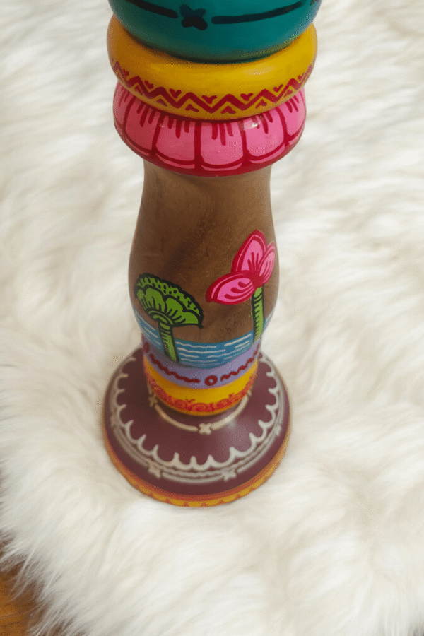 15OD013_1 Vibrant Folk Art Candle Holder