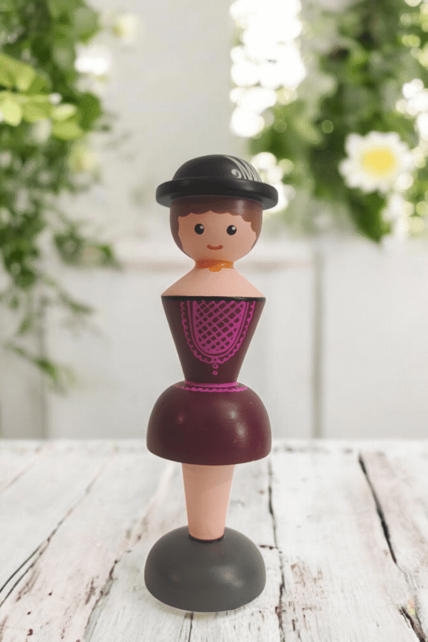 Charming Wooden Couple Figurines