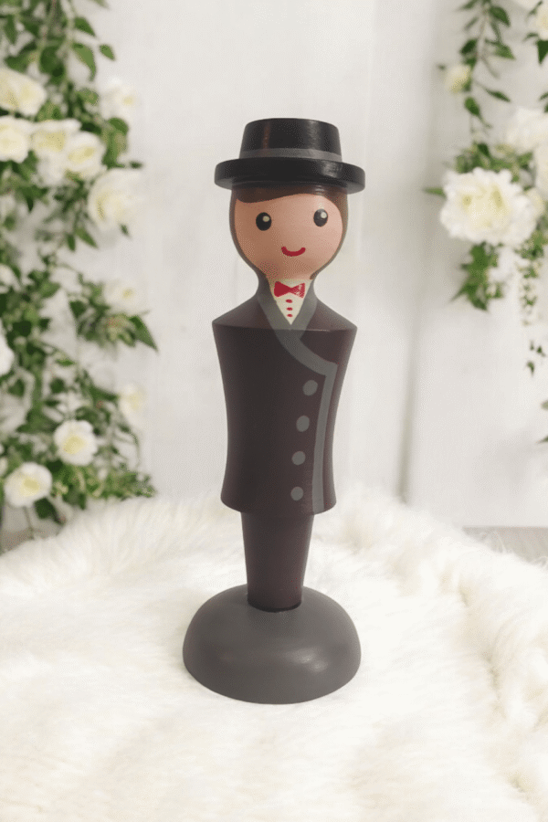 Charming Wooden Couple Figurines