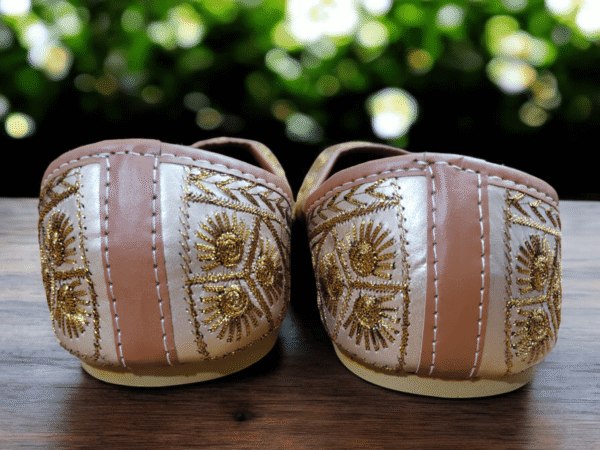 01PJ010_2 Silver Symphony Jutti