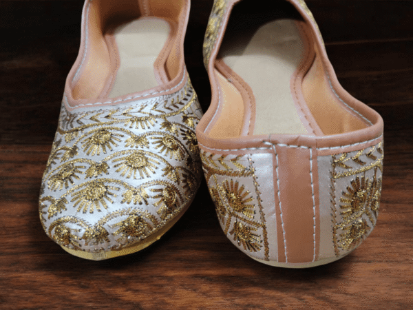 01PJ010_5 Silver Symphony Jutti