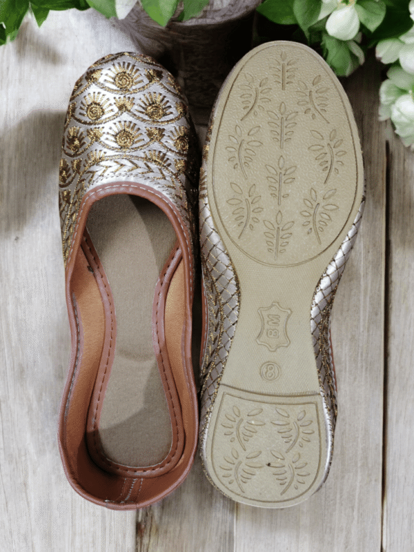 01PJ010_6 Silver Symphony Jutti