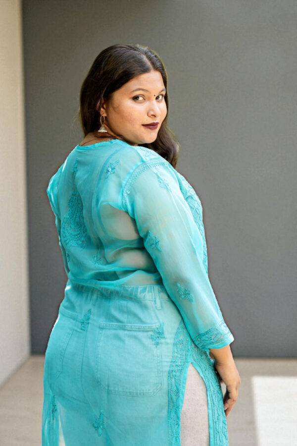 01UP022_101 Azure Elegance Lucknow Chikankari Kurta