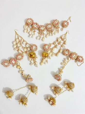 Floral Cowrie Shell Jewelry Set Handcrafted floral cowrie shell jewelry set with necklace earrings and maang tikka for haldi and mehendi
